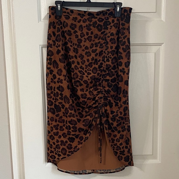Gianna Bini like new cheetah print midi with tie up rouching detail in front - Picture 1 of 7